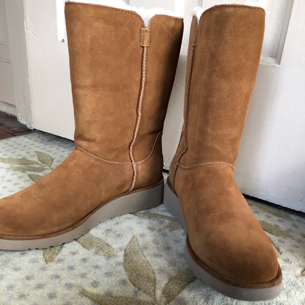 BRAND NEW CHESTNUT BOOTS